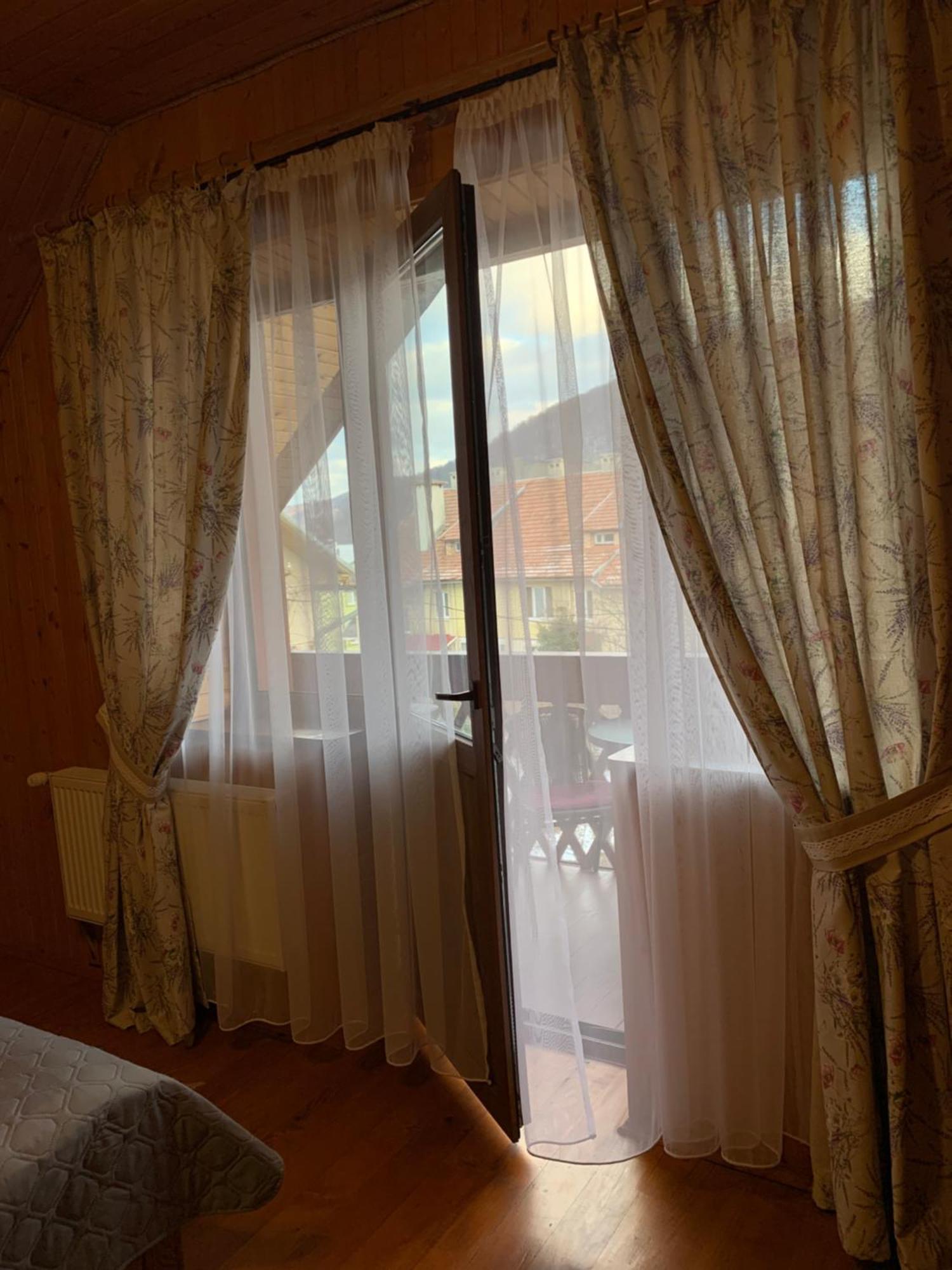 Dereviy Villa Jaremtje Exteriör bild